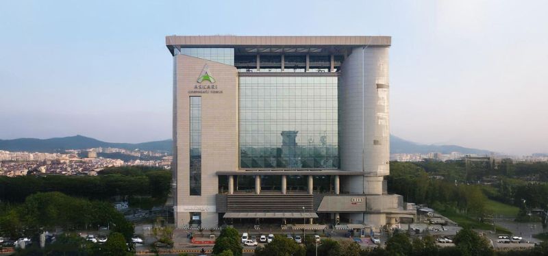 Contact-us-office-building